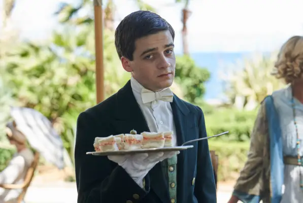 Louis Healy as Billy Scanlon in Hotel Portofino.