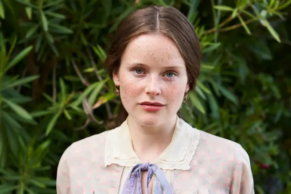Imogen King as Melissa De Vere in Hotel Portofino.