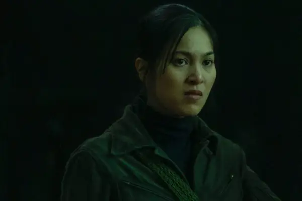 Yen dressed in black, with a perturbed expression on her face