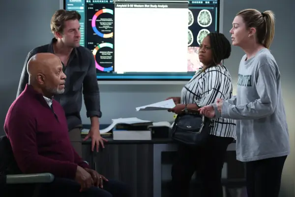James Pickens Jr. as Dr Richard Webber, Scott Speedman as Dr Nick Marsh, Chandra Wilson as Dr Miranda Bailey, and Ellen Pompeo as Dr Meredith Grey in Grey