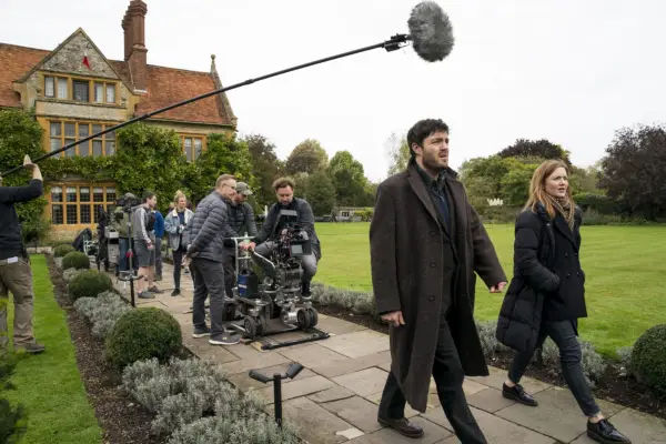 Come Strike ha filmato le scene della gamba mancante di Tom Burke