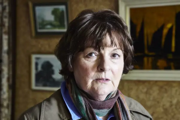 Vera cast nuolatiniai