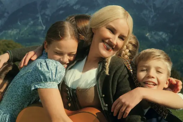 Jennifer Jason Leigh stars in Hunters