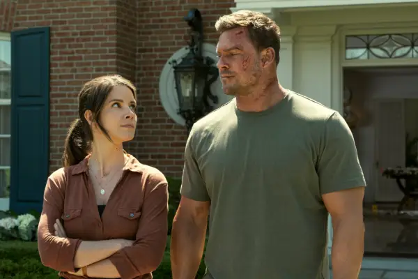 Sonya Cassidy as Susan Duffy and Alan Ritchson as Jack Reacher in Reacher