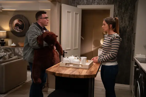 Gabby makes an announcement to Vinny