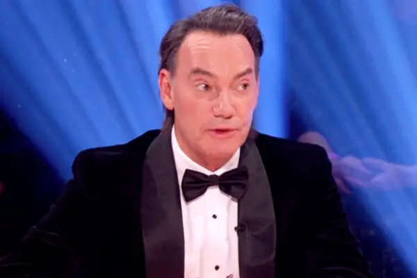 Los fanáticos de Strictly Come Dancing se sienten frustrados porque los jueces dejan una estrella 'submarcada