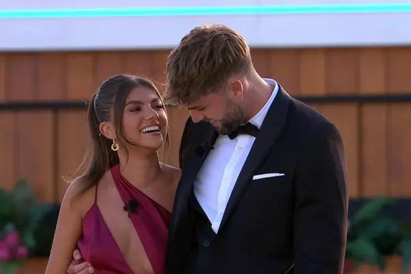 O que aconteceu com Tom Clare e Samie Elishi de Love Island?