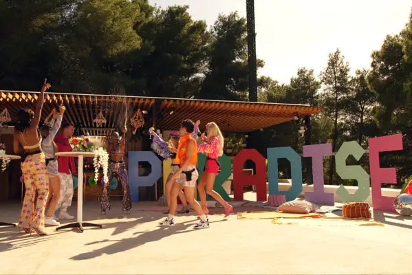 Surviving Paradise en el elenco de Netflix: programación completa