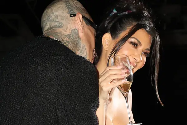 Travis Barker kisses Kourtney Kardashian