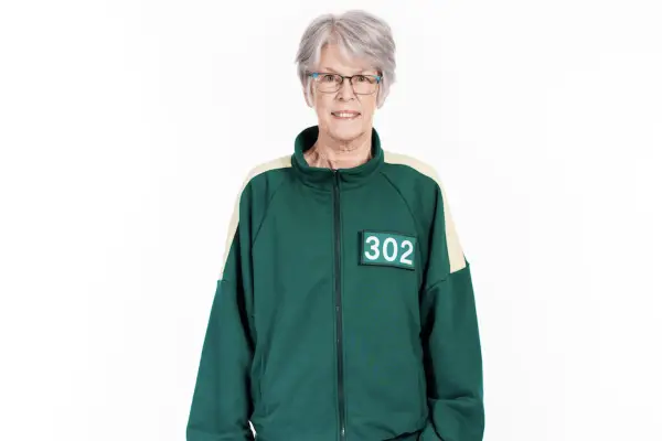 Squid Game: The Challenge player LeAnn wearing a green tracksuit with 302 on her chest