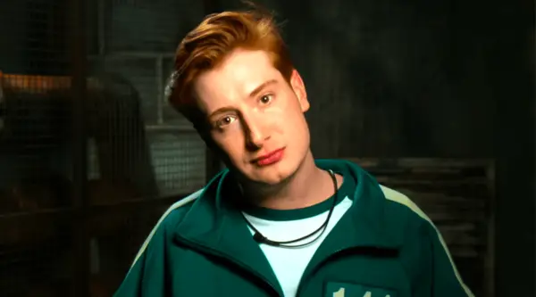 Squid Game: The Challenge player Dash wearing a green tracksuit