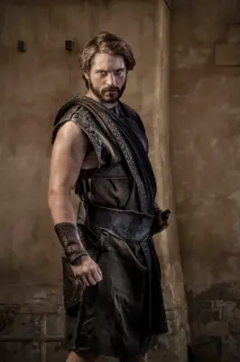 Lernen Sie die Besetzung von Troy: Fall of a City kennen