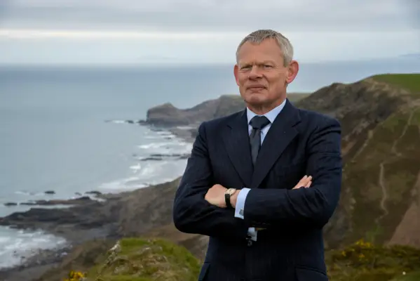 Kas yra ITV serialo Doc Martin aktorius?