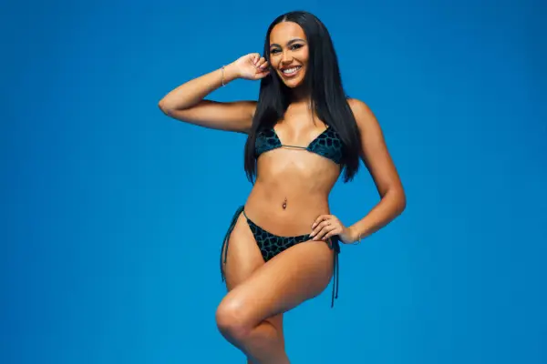 Kas ir Ella Tomasa? Iepazīstieties ar Love Island 2023 konkursantu un mūzikas video modeli