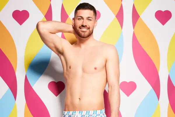 Scott - Love Island
