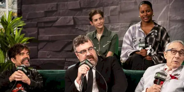 Die Besetzung von Peter Dinklages neuem Superheldenfilm verrät, warum die Veröffentlichung dieses Films so lange gedauert hat