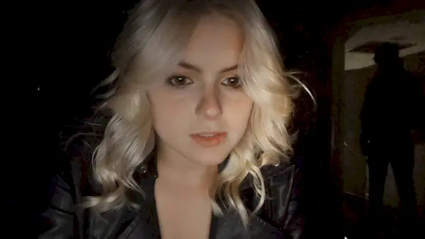 La estrella de 'Modern Family' dice que sus amigos ven demasiadas películas de terror en el adelanto de 'No cerrar sesión