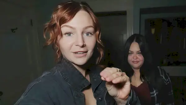 TikTok Sensation의 5천만 팔로워가 공포 감독 데뷔작 '하우스 온 에덴'을 위해 으스스한 포스터를 선택했습니다