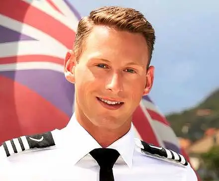 Brutalna rozgrywka szefa kuchni Anthony'ego i Frasera wstrząsa „Below Deck” w ekskluzywnym sezonie 12