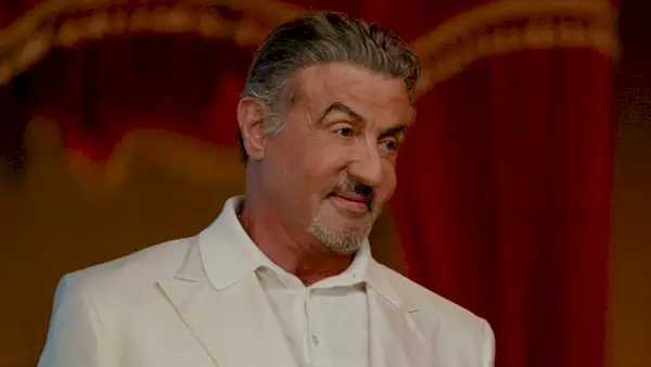 '털사 킹' 스타들이 브래드 피트와 제이슨 스타뎀의 캐스팅에 대한 놀라운 연관성을 밝힙니다