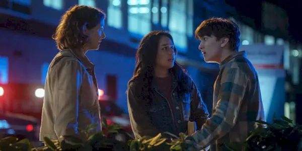 Kaitlyn Santa Juana, Teo Briones, and Rya Kihlstedt in Final Destination Bloodlines