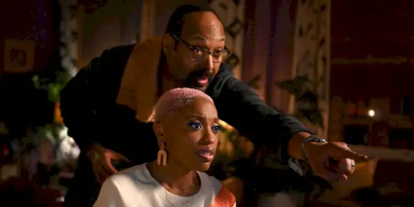 „Wir werden einen Hauch von seltsamer Liebe sehen“: Travina Springer von The Irrational kündigt Kylie in Staffel 2 eine Romanze an