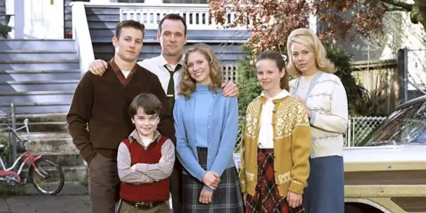 Brittany Snow and the cast of American Dreams standing together in front of their home