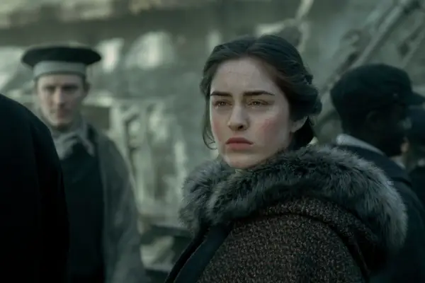 Danielle Galligan plays Nina Zenik