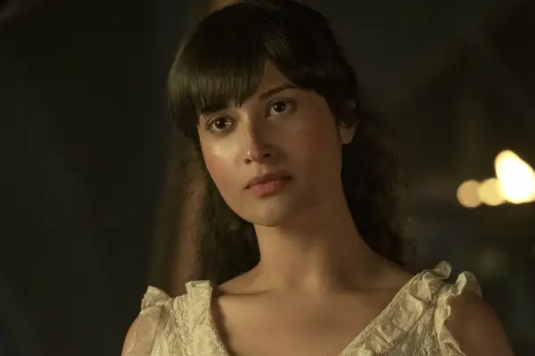 Sujaya Dasgupta as Zoya Nazyalensky in Shadow and Bone