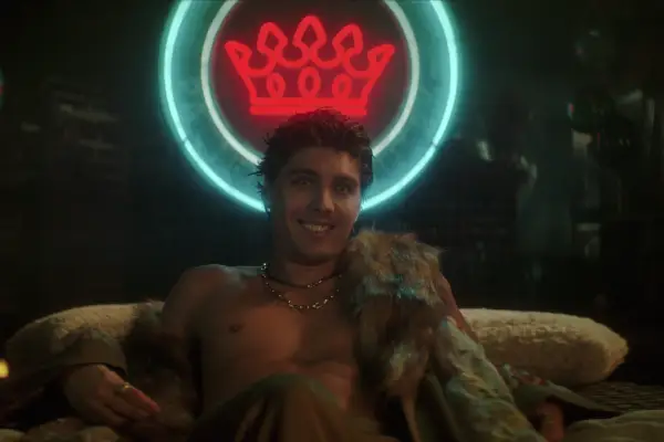 Lukas Gage as Thomas The Cat King in Dead Boy Detectives