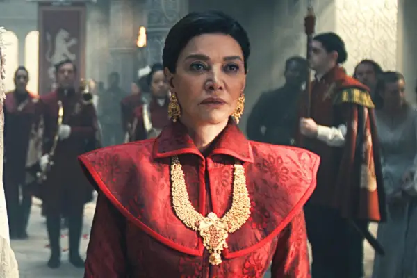 Shohreh Aghdashloo plays Elaida Do Avriny A