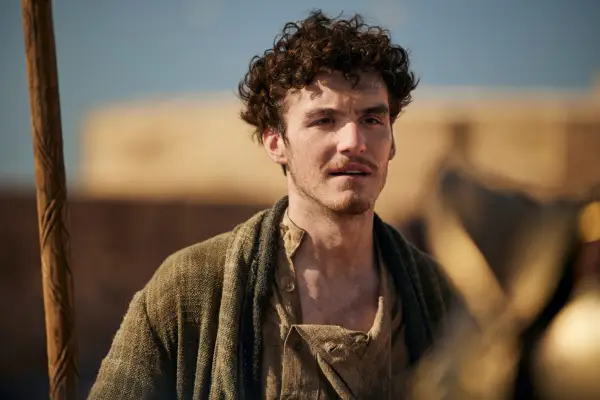 Dónal Finn as Mat Cauthon in The Wheel of Time season 2