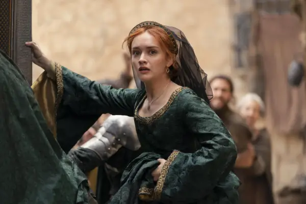 Qui és la reina Alicent Hightower? Explicació del paper d'Olivia Cooke i Emily Carey