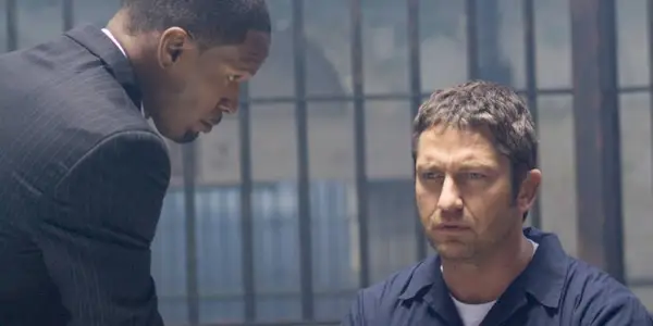 Jamie Foxx talks to Gerard Butler in a holding cell in Law Abiding Citizen.