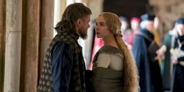 Matt Damon and Jodie Comer talking in The Last Duel