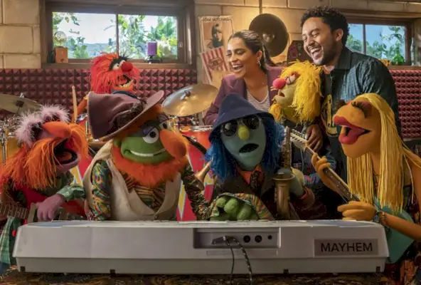 Lilly Singh as Nora Singh, Tahj Mowry as Moog, and the Electric Mayhem Band in The Muppets Mayhem