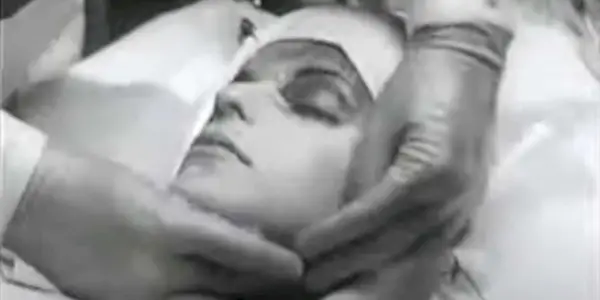 Dieser großartige verrückte Science-Horror aus den 60ern dreht das Drehbuch einer klassischen, zum Nachdenken anregenden „Twilight Zone“-Episode um