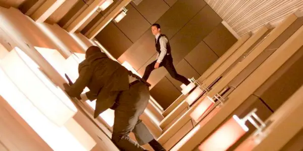 Joseph Gordon-Levitt walks on walls in Inception