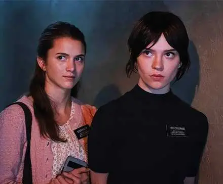 Eretė Sophie Thatcher pakėlė šį Stepheno Kingo siaubo filmą nuo baisaus iki giliai niokojančio