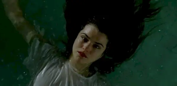 'Dead Ringers' não é a primeira vez que Rachel Weisz interpreta gêmeos