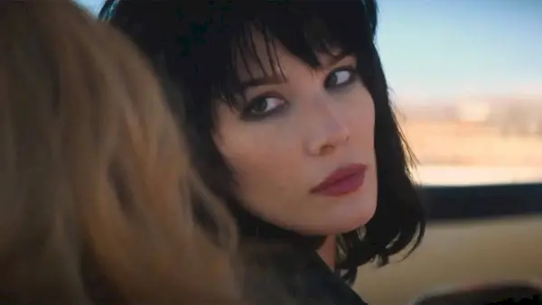 Halsey ist mitten in einer Mordserie mit Sydney Sweeney und Paul Walter Hauser im ersten „Americana“-Trailer