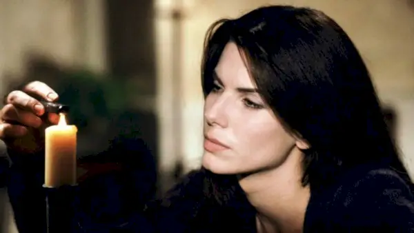 27 años después, la fantasía romántica de Sandra Bullock encuentra un nuevo hogar de transmisión antes de la secuela heredada