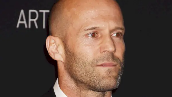 17 år senere overtar Jason Stathams Forgotten True Crime-hit streamingkonkurransen