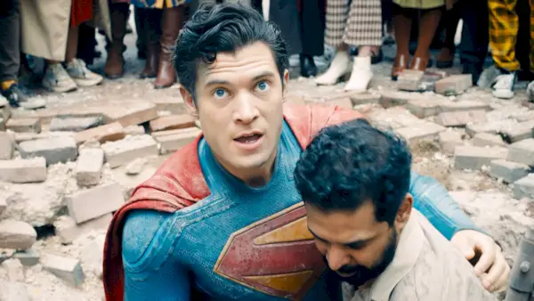Superman närmar sig stora biljettkassar-milstolpen när den passerar M. Night Shyamalans största blockbuster någonsin