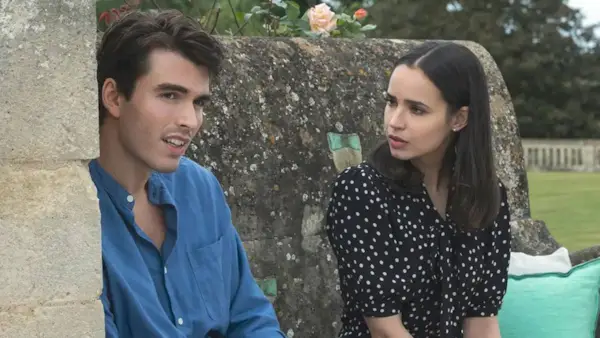 '퍼플 하트' 스타의 새로운 로맨스가 비평가들을 무시하고 넷플릭스에서 스포트라이트를 받음