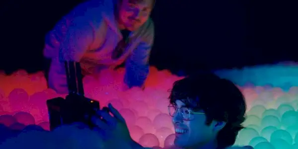 „Twinless“-Rezension: Dylan O’Brien liefert die beste Leistung seiner Karriere in einer Dramedy, die keine Angst davor hat, Risiken einzugehen | Sundance 2025