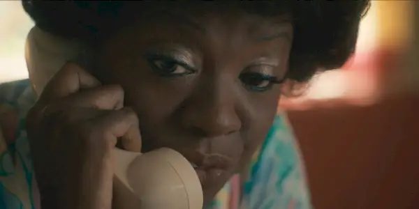 Viola Davis as Deloris Jordan on the phone in Air 