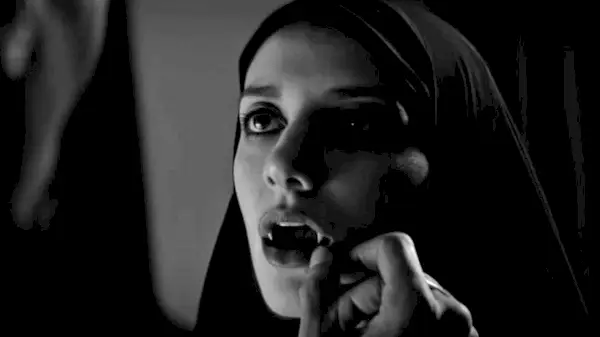 A-Girl-Walks-Home-Alone-At-Night