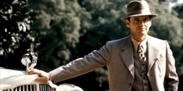 Jack Nicholson as Jake Gittes resting his hand on his car in 