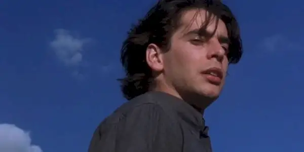 César turning around in Abre los Ojos